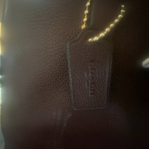 👜 Coach Turnlock Charlie Carryall – Elegant, Roomy & Timeless! 👜 - Picture 6 of 11